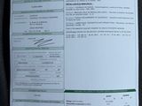 une photo du permis de conduire et de la carte d'identité d'un automobiliste