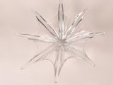 décoration en forme d'étoile en verre transparent sur fond blanc