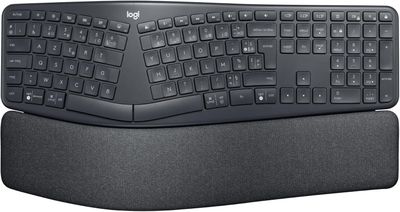 un clavier et une souris posés l'un sur l'autre