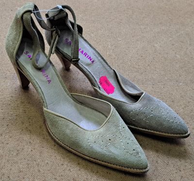 95 / Paire de chaussures à talons - SAN MARINA - Point…