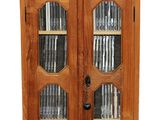 une image d'une armoire en bois avec des portes en verre