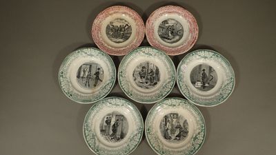 Ensemble de 7 assiettes en faïence fine comprenant : - CREIL…