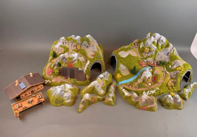 deux figurines représentant un petit village de montagne et une petite maison