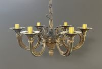 LUSTRE en bronze doré à six bras de lumière à décor de tromp…