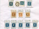 tout un tas de timbres collés sur une feuille de papier