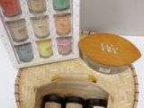 un panier contenant différentes bouteilles de peinture