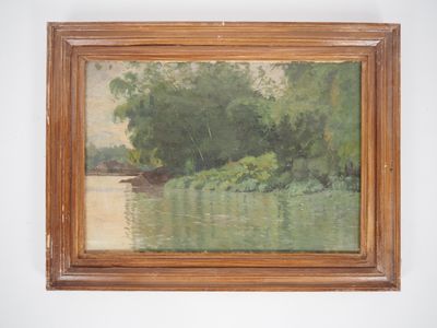 une peinture à l'huile représentant une scène de rivière avec un bateau dans l'eau