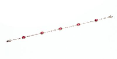 BRACELET articulé en or gris 750 °/°° orné de cinq rubis de …