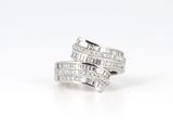 une paire de bagues en or blanc et diamants