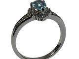 une bague de fiançailles sertie d'une topaze bleue entourée de diamants