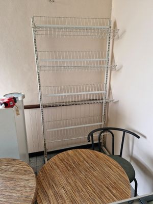 Présentoir à revues en métal blanc et à quatre niveaux ajour…