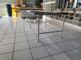 a table that is sitting on the floor in the room