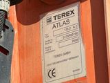 une enseigne sur le côté d'un immeuble sur laquelle on peut lire « Terex Atlas »