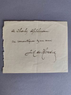 un gros plan d'un morceau de papier sur lequel on a écrit