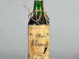 une vieille bouteille de vin fermée par un bouchon