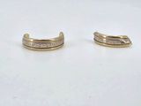 paire de deux boucles d'oreilles manchette dorées ornées d'inscriptions gravées