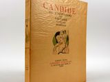 un livre doré sur lequel est représentée une femme