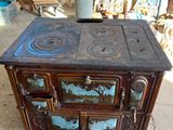 an old stove that has been painted blue and brown