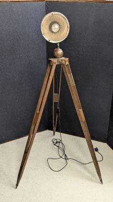 an image of a tripod light on a tripod stand