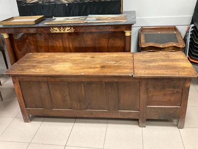 Coffre rustique en chêne et frêne fin XIXe.