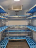 Trois étagères aluminium et PVC alimentaires dans la chambre… (photo 2)