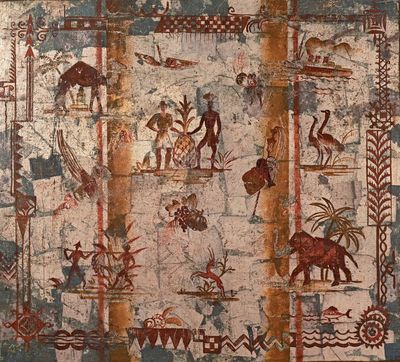 une image représentant une peinture accrochée au mur d'un immeuble, sur laquelle figurent des personnes et des animaux