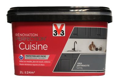un gros plan d'un pot de peinture pour cuisine sur fond blanc