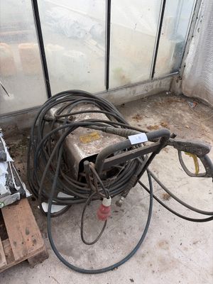 a hose that is attached to the side of a building