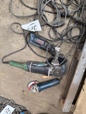 a bunch of tools that are laying on the ground