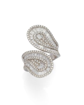 une bague en diamant et or blanc, signée Van Cleef