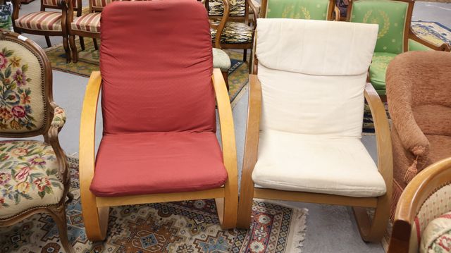 Lot de deux fauteuils piètement luge moderne