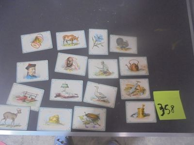 beaucoup de cartes sur la table
