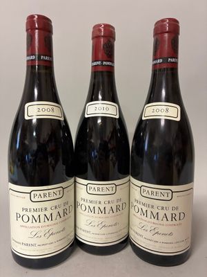 trois bouteilles de vin posées sur une table l'une à côté de l'autre