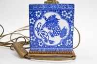 Lot de deux boîtes à odeurs en porcelaine à décor en bleu de… (photo 2)