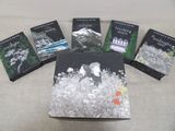 cinq livres posés sur une table