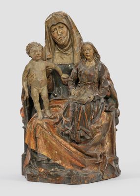 une image représentant une statue d'une femme tenant un bébé et un enfant dans ses bras