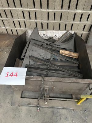 1 bennette basculante carrée grise