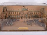 une boîte sur laquelle figure l'image d'un bâtiment
