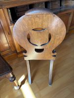 Paire de chaises dites "HALL CHAIR" en bois sculpté, le doss… (photo 5)