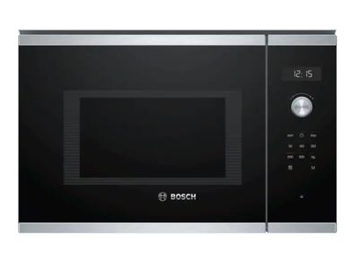 un gros plan d'un micro-ondes sur fond blanc