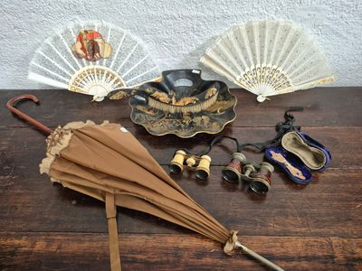 many items that are sitting on a wooden table