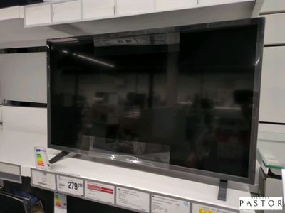 une photo d'un téléviseur exposé dans un magasin