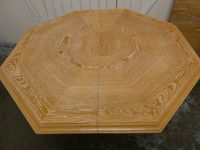 Table octogonale en bois et chêne cérusés - H. (photo 3)