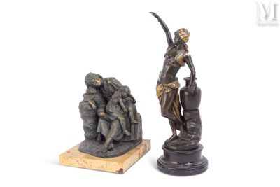 paire de figurines en bronze représentant une femme et un homme assis sur un rocher