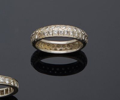 trois bagues serties de diamants et une bague sertie de diamants