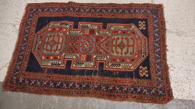 Tapis fait mains, accident, déchirure 158 x 108