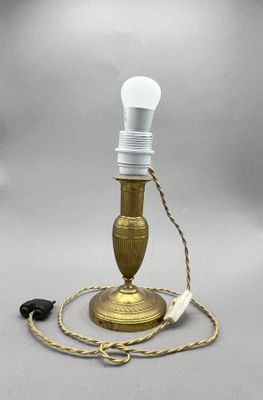 an image of a lamp that is on a table with a cord