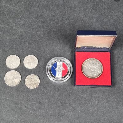 Lot en argent comprenant : 1 pièce de 10€, 3 pièces de 5€, 1…