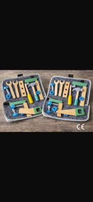 deux outils dans l'étui sur la table