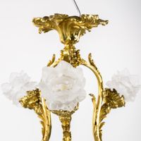 Lustre à trois branches, style Louis XV, en bronze doré et v… (photo 6)